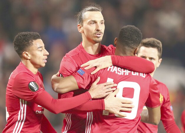 Zlatan Ibrahimovićot ünneplik társai (Beta/AP)