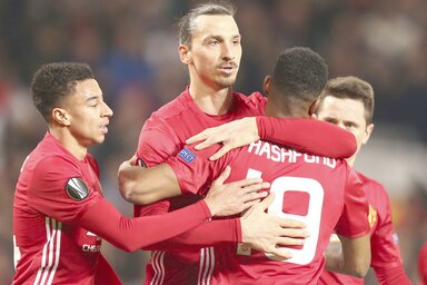 Zlatan Ibrahimovićot ünneplik társai (Beta/AP)