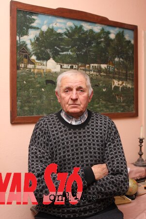 Pecze István, a háttérben Nagyapáti Kukac Péter festménye (Sihelnik József felvétele)