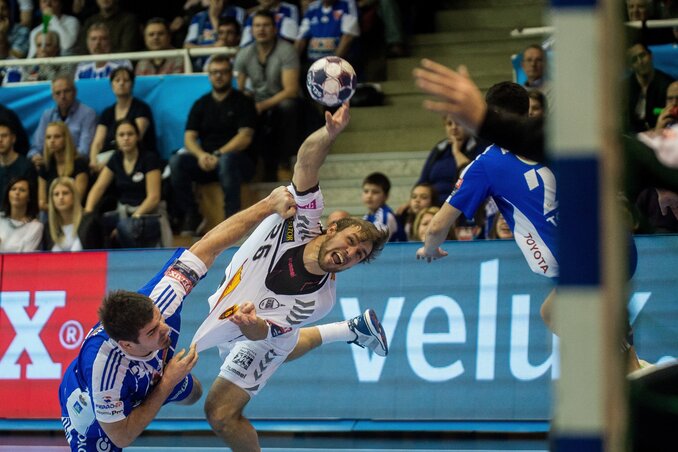 Denis Buntić alaposan megcibálta Luka Cidrićet a Szeged gólja előtt Denis Buntić alaposan megcibálta Luka Cidrićet a Szeged gólja előtt