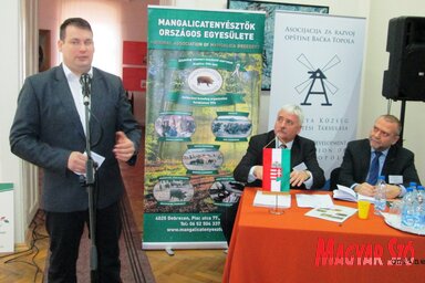 Fremond Árpád, Balassa Endre és Tóth Péter a topolyai szakmai fórumon (Tóth Péter felvétele)