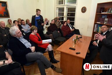 Pásztor a lakossági fórumon (Ótos András felvétele)