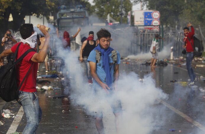 A röszkei határátkelő „ostroma” 2015. szeptember 16-án (Fotó: MTI)