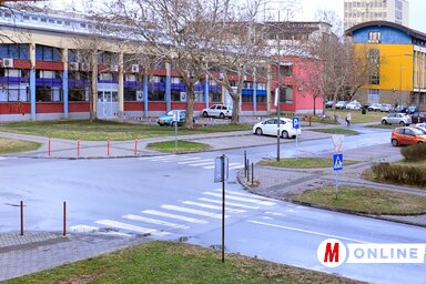 Az egyetemvárosban az idén felújítják az útburkolatot, a járdákat és a parkolókat, valamint egy új körforgalmú útkereszteződést építenek (Dávid Csilla felvétele)