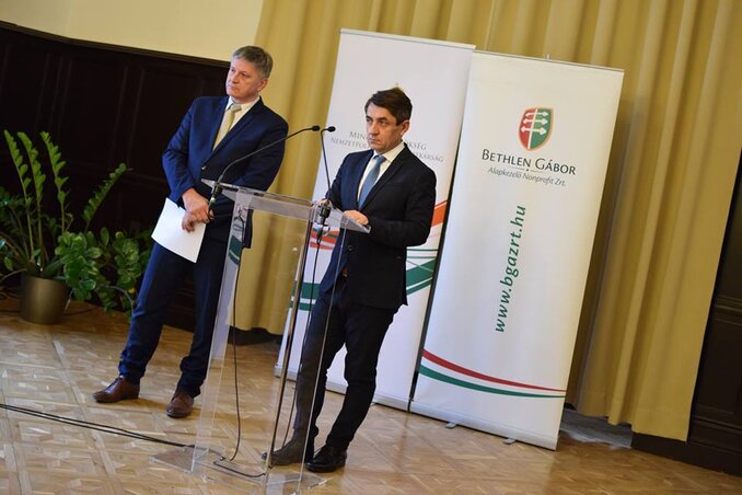 Potápi Árpád János (jobbról) és Grezsa István (Fotó: MTI)