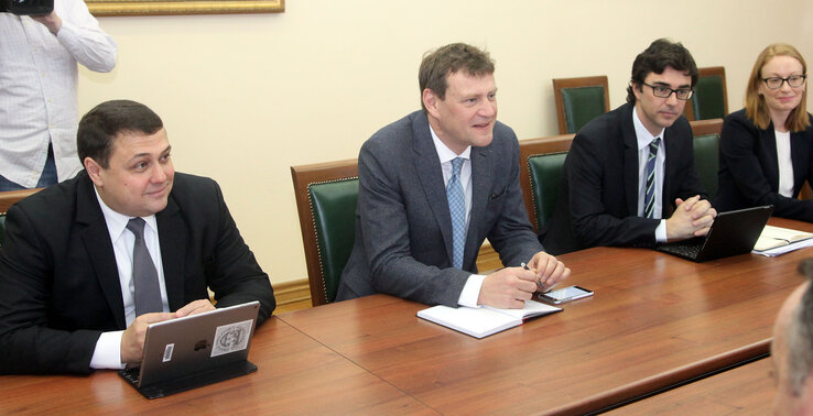 Beograd, 27.02.2017. -Premijer Srbije Aleksandar Vucic i sef Misije MMF-a za Srbiju Dzejms Ruf sastali su se danas u zgradi Vlade Srbije u Beogradu. (BETAPHOTO/vLADA SRBIJE/SLOBODAN MILJEVIC/MO)