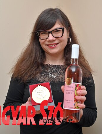 Szilák Sarolta a többszörösen díjazott Woodstock Rosé borral