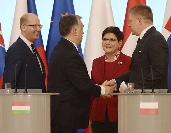 Bohuslav Sobotka, Orbán Viktor, Beata Szydło és Robert Fico a sajtótájékoztatót követően (Fotó: Beta/AP)