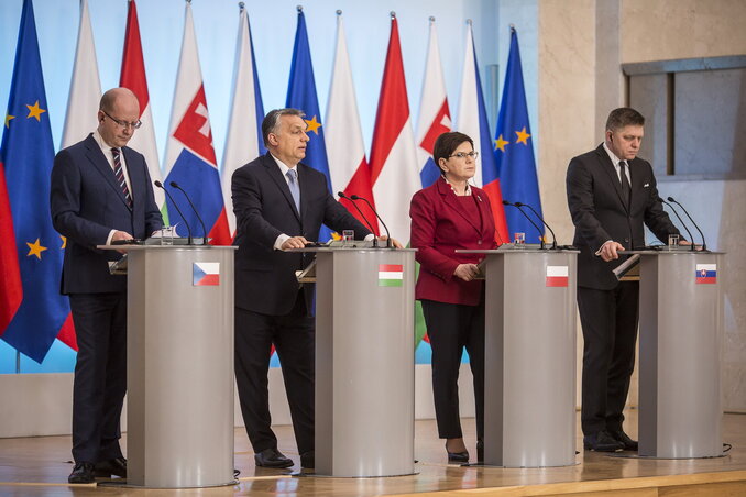 Bohuslav Sobotka, Orbán Viktor, Beata Szydlo és Robert Fico (Fotó: MTI)