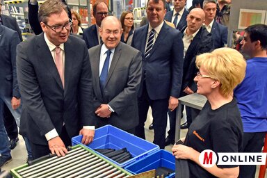 A kormányfő elbeszélgetett a dolgozókkal (Fotó: Gergely Árpád)