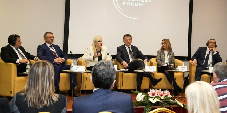 Az energetikai kérdésekkel foglalkozó kerekasztal-beszélgetés résztvevői (Beta)