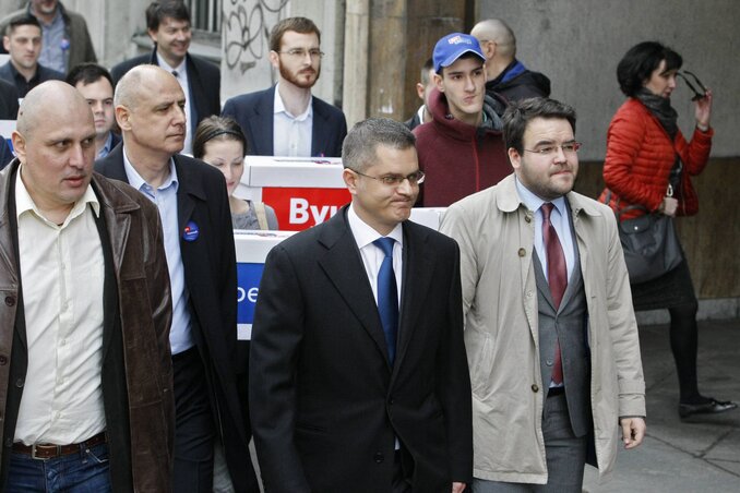 Vuk Jeremić a legközelebbi munkatársaival (Beta)