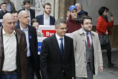 Vuk Jeremić a legközelebbi munkatársaival (Beta)