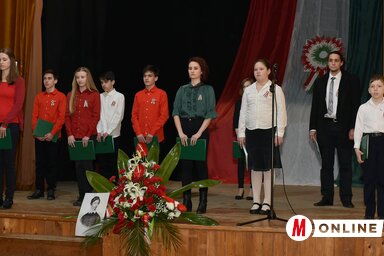 A Központ keretében tevékenykedő fiatalok alkalmi műsort mutattak be a közönségnek (Ótos András felvétele)