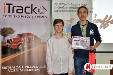 A fiatalok körében népszerű játékprogramok kategóriában Mészáros Áron és Róka Tamás kapott első díjat (Gergely József felvétele)