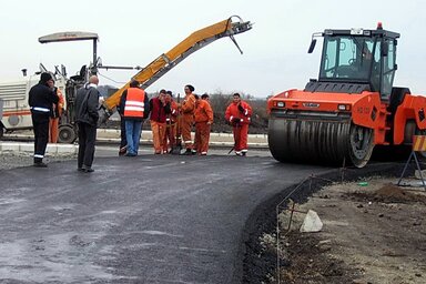 Munkához látnak az útépítők (Fotó: Kecskés István)