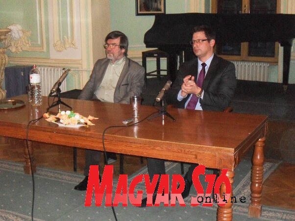Kónya Imre és Gulyás Gergely a könyvbemutatón (Fotó: Lukács Melinda) Kónya Imre és Gulyás Gergely a könyvbemutatón (Fotó: Lukács Melinda)