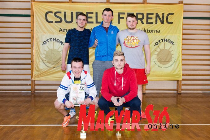 A győztes pacséri csapat, a torna gólkirálya guggol (KPD) A győztes pacséri csapat, a torna gólkirálya guggol (KPD)