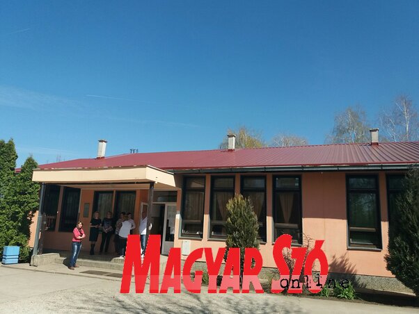 A békovai iskolának lecserélték a tetőszerkezetét (Fotó: Magyar Lívia) A békovai iskolának lecserélték a tetőszerkezetét (Fotó: Magyar Lívia)