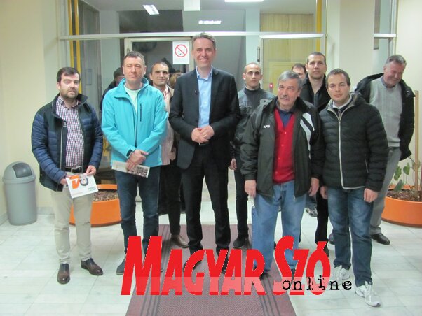 Saša Radulović a csapatával (Paszterkó Erika felvétele)