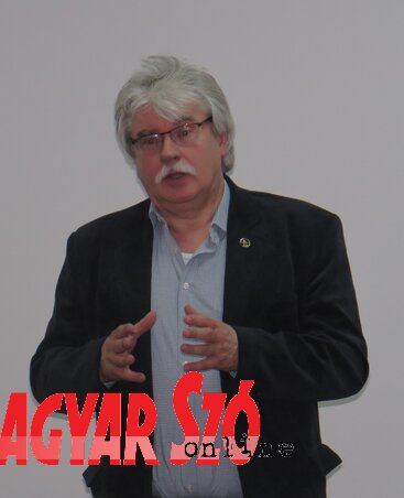 Szakály Sándor (Stanyó Gábor felvétele) Szakály Sándor (Stanyó Gábor felvétele)