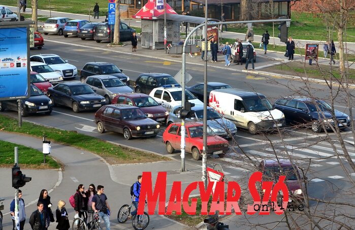 Tanulmány készül a városi közlekedés észszerűsítésének érdekében (Dávid Csilla felvétele) Tanulmány készül a városi közlekedés észszerűsítésének érdekében (Dávid Csilla felvétele)