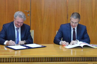 Asselborn és Stefanović (Beta)