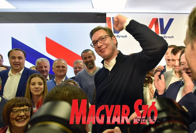 A választási győzelem ünneplése a haladóknál