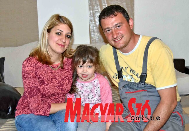A Somogyi család: Tímea, Dorka és János (Gergely Árpád felvétele) A Somogyi család: Tímea, Dorka és János (Gergely Árpád felvétele)