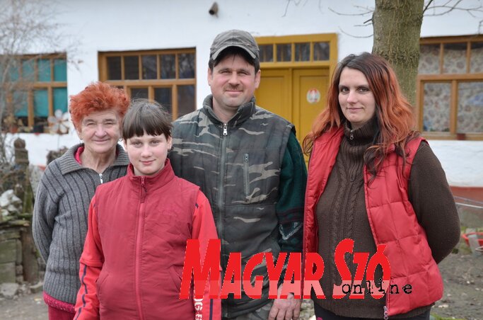 A Fehér Opletán család (Lakatos János felvétele) A Fehér Opletán család (Lakatos János felvétele)