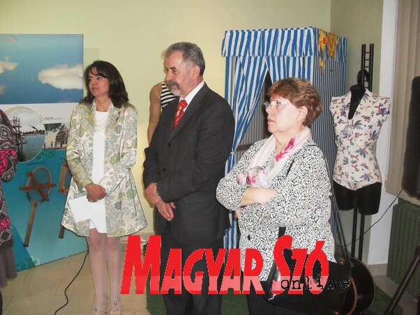 Milkica Popović, dr. Drago Njegovan és dr. Ózer Ágnes a kiállításmegnyitón Milkica Popović, dr. Drago Njegovan és dr. Ózer Ágnes a kiállításmegnyitón