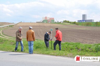 A közvilágítás helyének kijelölése (Lakatos János felvétele)