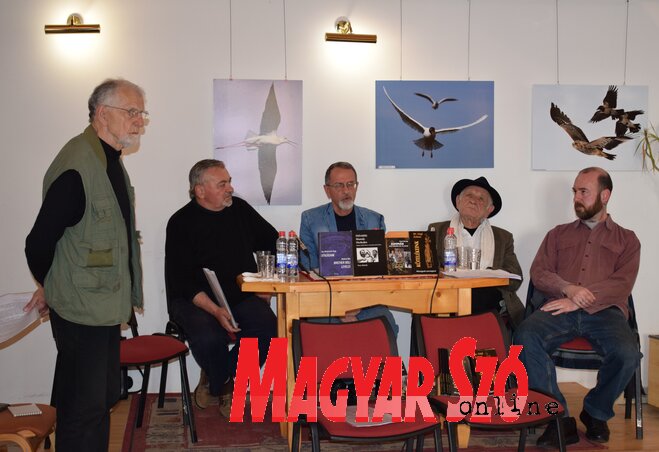 Vicei Károly, dr. Sági Zoltán, dr. Csordás Mihály, Kerekes Sándor és Szögi Csaba a könyvbemutatón Vicei Károly, dr. Sági Zoltán, dr. Csordás Mihály, Kerekes Sándor és Szögi Csaba a könyvbemutatón