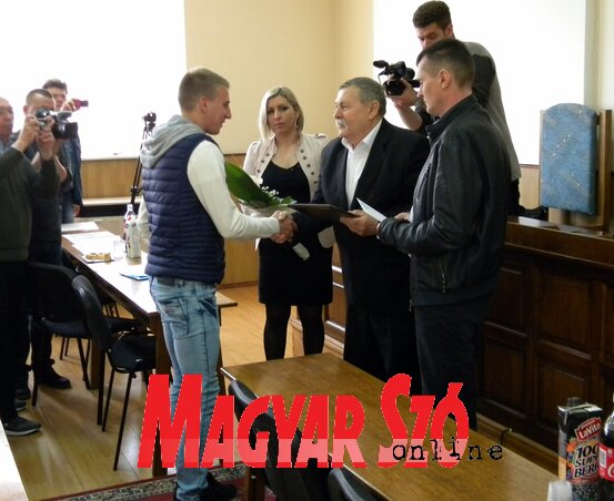 Boros Csongor, az év legjobb férfi csapatsportolója átveszi az elismerést (Benedek Miklós felvétele) Boros Csongor, az év legjobb férfi csapatsportolója átveszi az elismerést (Benedek Miklós felvétele)