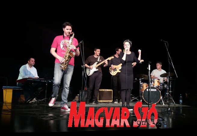 A jazz népszerűsítése a szabadkai Gyermekszínházban – Night Cruisers (Fotó: Paszterkó Erika) A jazz népszerűsítése a szabadkai Gyermekszínházban – Night Cruisers (Fotó: Paszterkó Erika)
