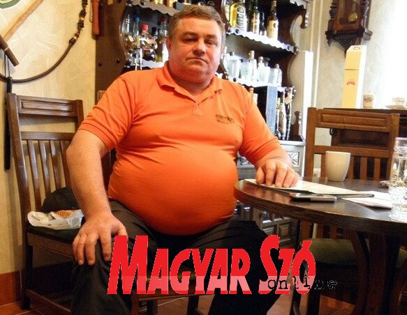 Holló Róbert otthonában (Fekete J. József felvétele)