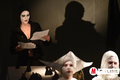 Jelenet a Jég-doktrínákból