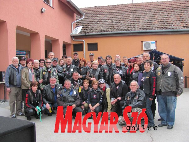 Old bikers Vojvodina motoros klub tagjai és szimpatizánsai (Paszterkó Erika felvétele)