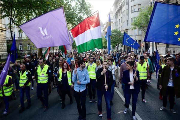 A Momentum Mozgalom demonstrációja (Fotó: MTI)