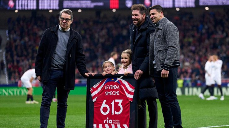 Diego Simeone (jobbról a második) az Atlético leghűségesebb trénere lett, a Sevilla ellen 613. alkalommal ült a kispadon (Fotó: Getty Images) Diego Simeone (jobbról a második) az Atlético leghűségesebb trénere lett, a Sevilla ellen 613. alkalommal ült a kispadon (Fotó: Getty Images)