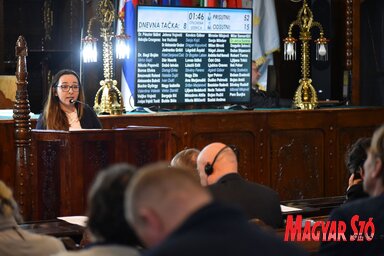 A képviselő-testület ülésén 58 képviselő vett részt