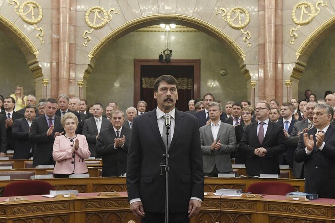 Áder János újraválasztott köztársasági elnök eskütétele az Országgyűlés plenáris ülésén (MTI/Kovács Tamás)