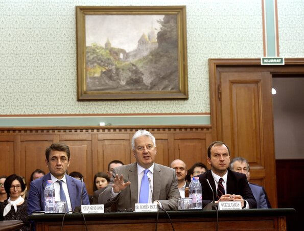 Semjén Zsolt beszél a meghallgatásán (MTI – Bruzák Noémi)