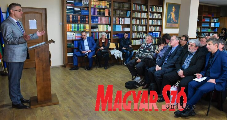 Zubánics beszél a politikum és a sajtó viszonyáról (Fotó: Ótos András)