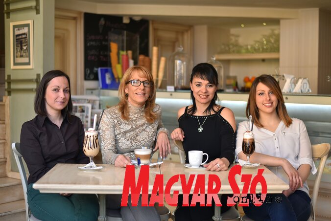 Vágó Krisztina, Kókai Mónika, Búzás Zsuzsanna és Facković Melissza (Molnár Edvárd felvétele) Vágó Krisztina, Kókai Mónika, Búzás Zsuzsanna és Facković Melissza (Molnár Edvárd felvétele)