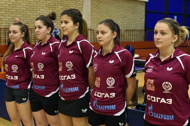 A Novi Sad (balról jobbra: Surján Szabina, Makszuti Anetta, Aleksandra Savić, Truzsinszki Viktória, Fenyvesi Anna Zsófia) nagy lépést tehet a címvédés felé, ha ma Törökkanizsán legyőzi az Obilićot
