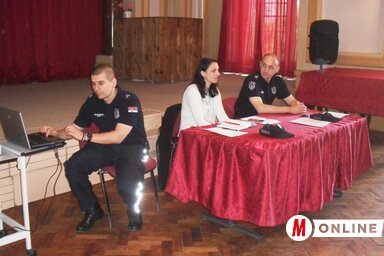 Belügyi dolgozók tartottak előadást a Svetozar Marković Gimnáziumban (Fotó: Lukács Melinda)