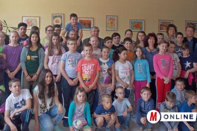Diákok, pedagógusok és vendégek a Thurzó iskolában (Horváth Zsolt felvétele)
