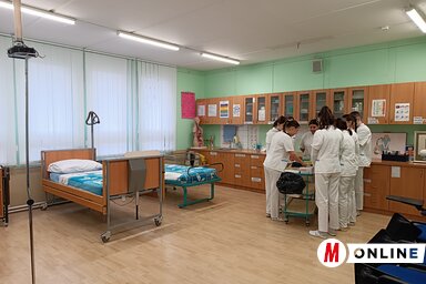 Diákok a gyakorlati órán (Fotó: Dér Dianna)