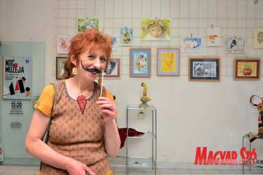 Butterer Kiss Márta, a kísérletező művésznő hommage-zsal tisztelgett a nagy előd, Salvador Dalí előtt (kép: Dávid Csilla)